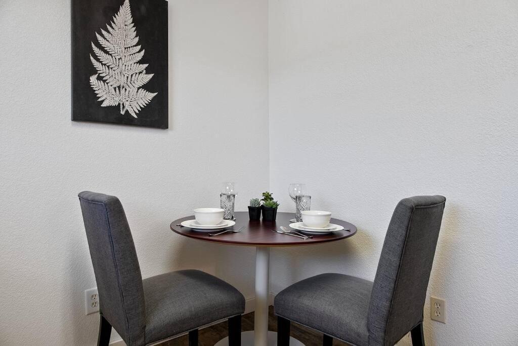 Couples Studio 1 W Full Kitchen Apartamento Oakhurst Exterior foto