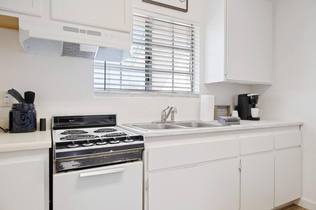 Couples Studio 1 W Full Kitchen Apartamento Oakhurst Exterior foto